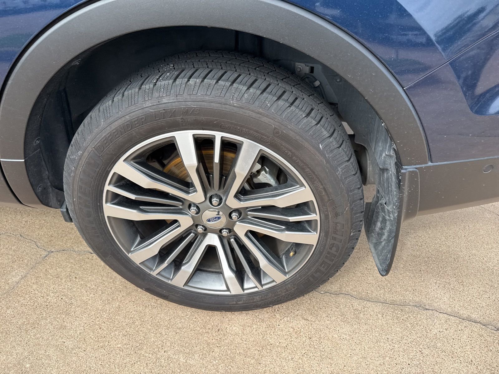 Used 2017 Ford Explorer Platinum image 11