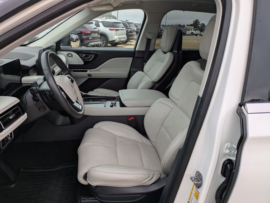 Used 2025 Lincoln Aviator Reserve w/ Equipment Group 201A image 7
