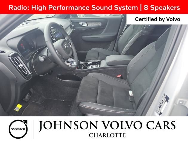 Used 2025 Volvo XC40 B5 Plus image 4