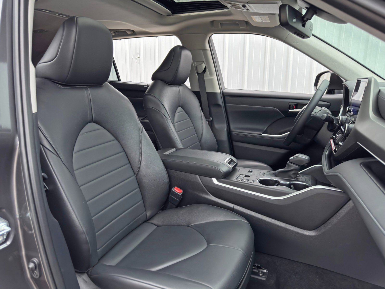 Used 2024 Toyota Highlander XLE image 37