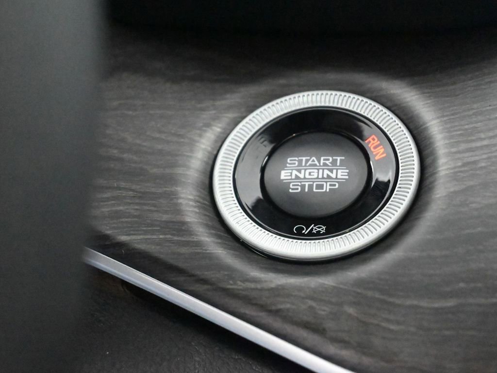 New 2025 Jeep Grand Cherokee Limited w/ Trailer Tow Package image 26