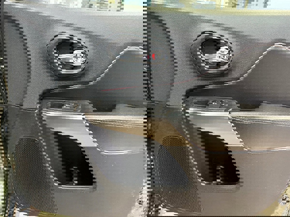 Used 2019 Jeep Cherokee Limited image 46