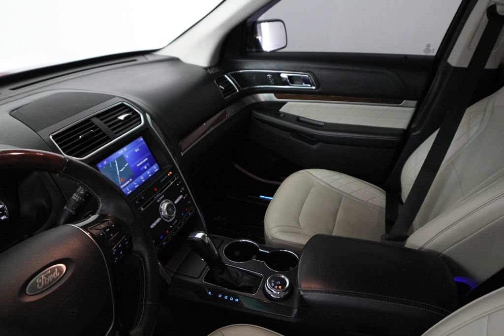 Used 2018 Ford Explorer Platinum AWD/4WD image 18