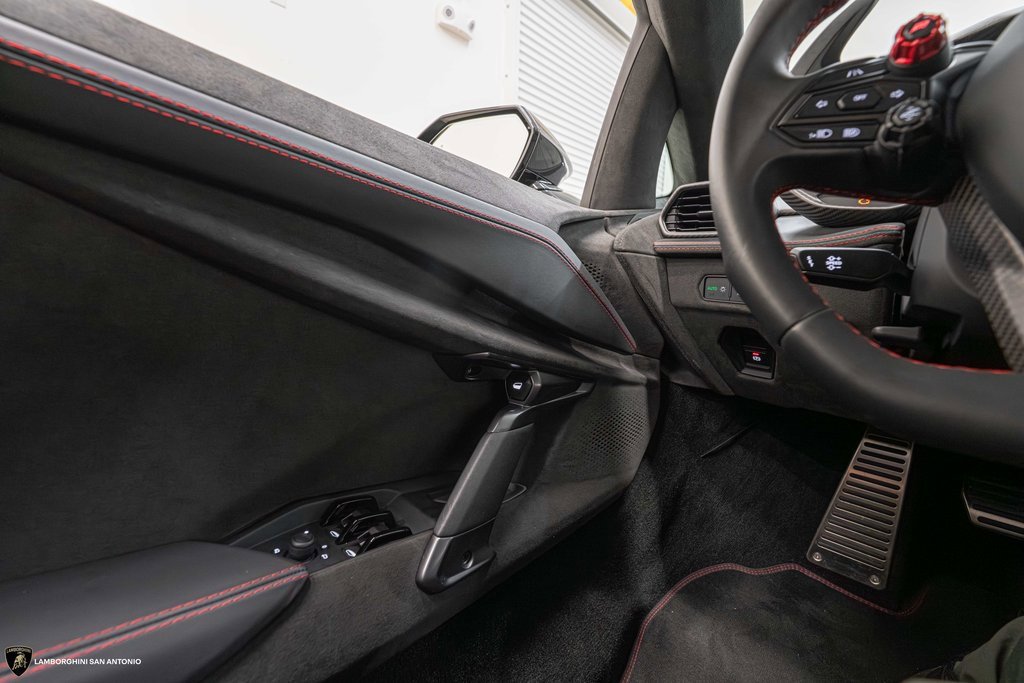 Used 2024 Lamborghini Revuelto image 37