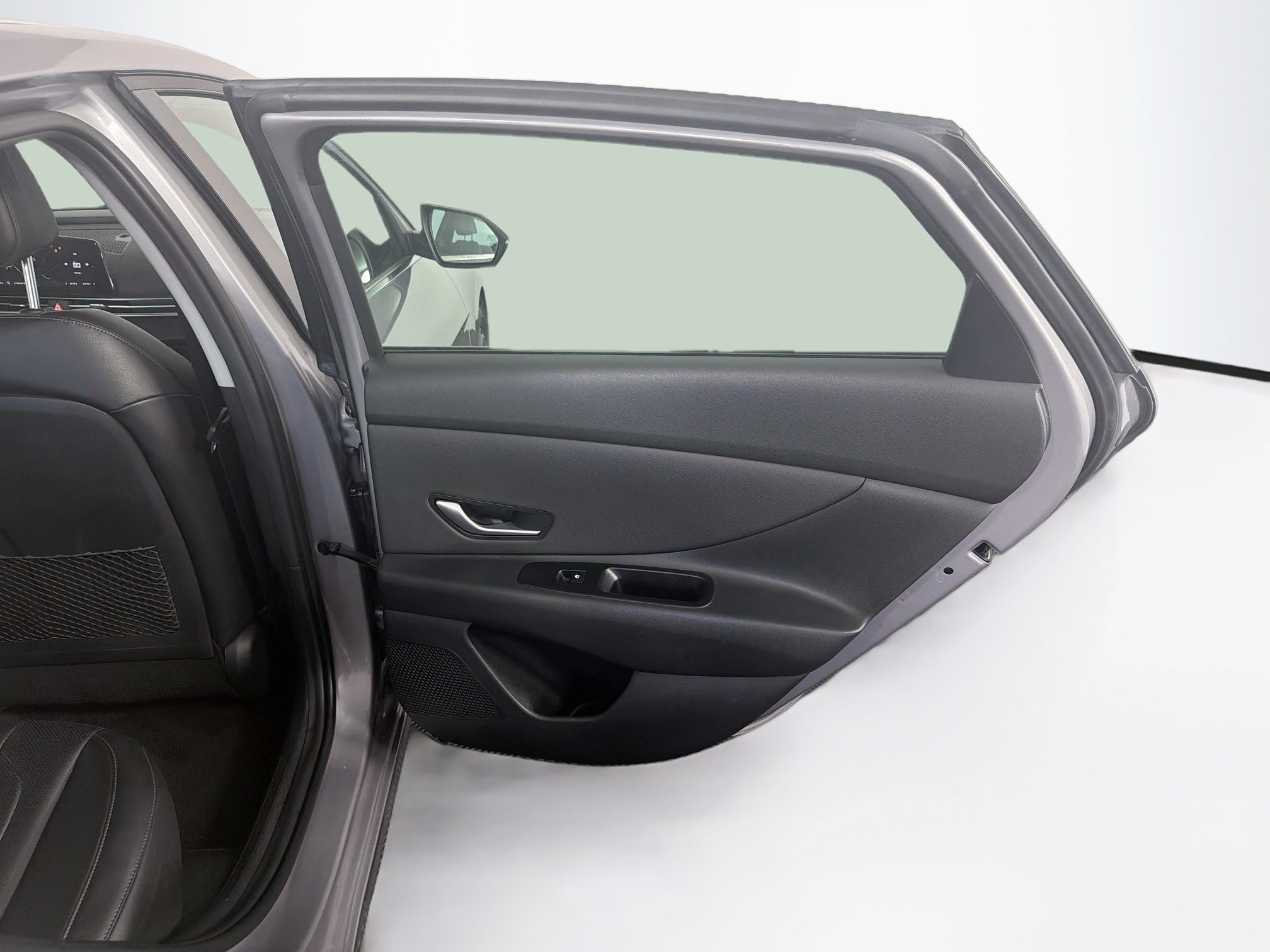 Used 2025 Hyundai Elantra Limited FWD image 32