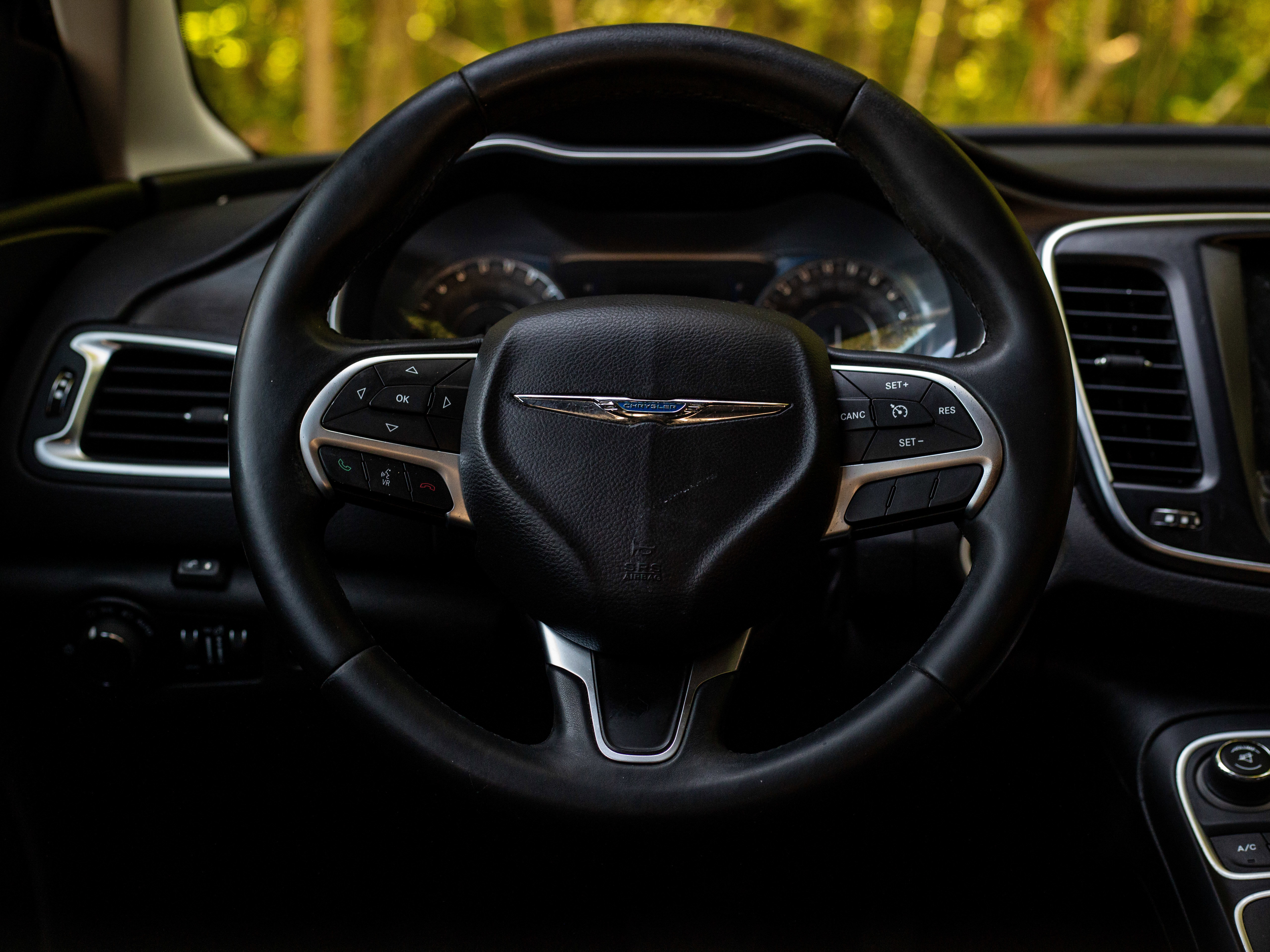 Used 2017 Chrysler 200 Limited Platinum image 6