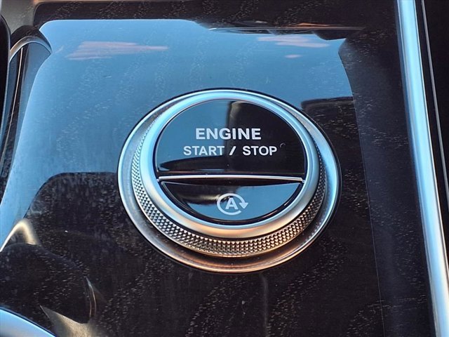 Used 2025 Mercedes-Benz GLC 300 image 28