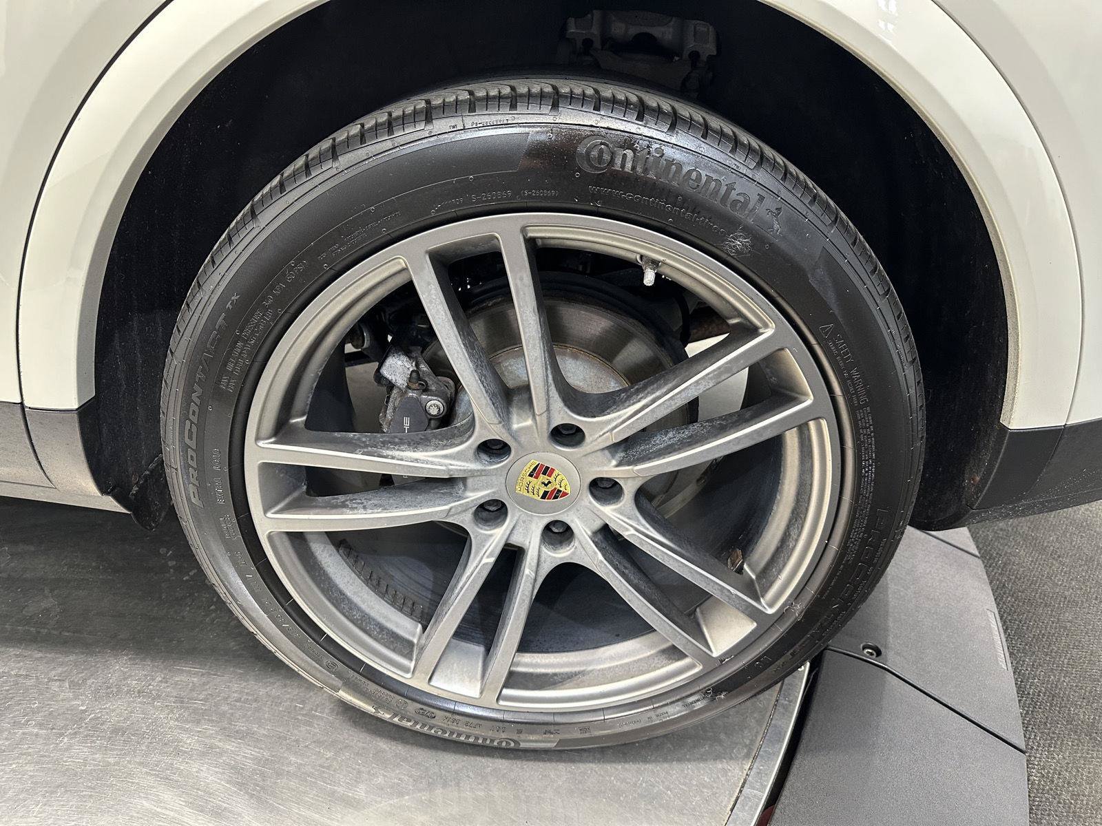 Used 2020 Porsche Cayenne AWD/4WD image 12