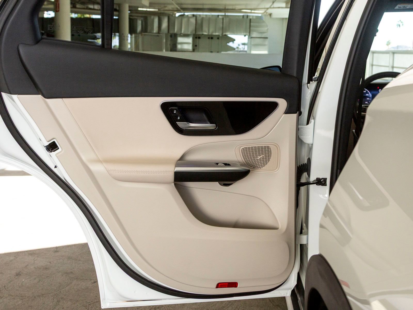 Used 2025 Mercedes-Benz GLC 300 image 21