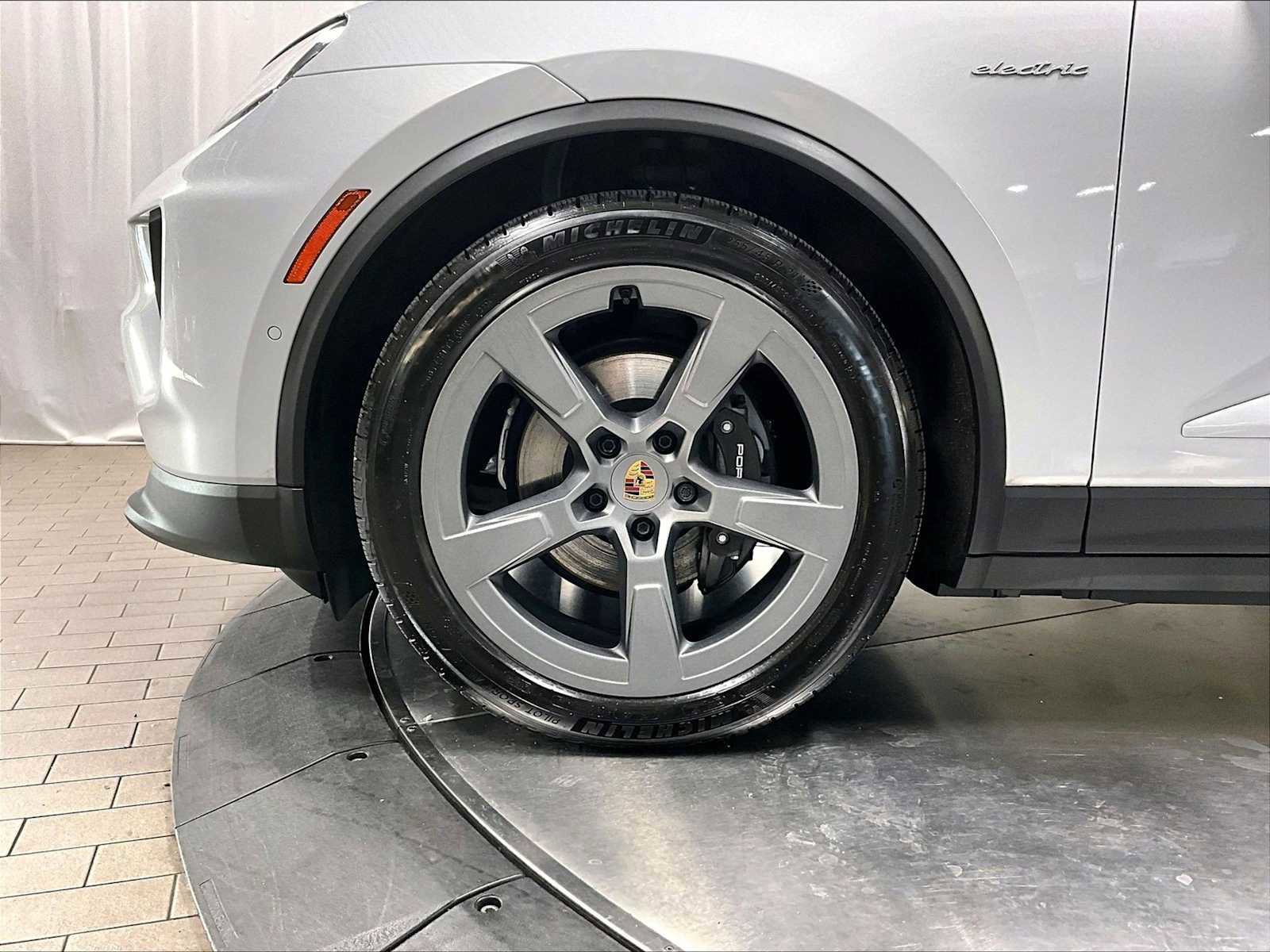 Used 2024 Porsche Macan 4 Electric image 14