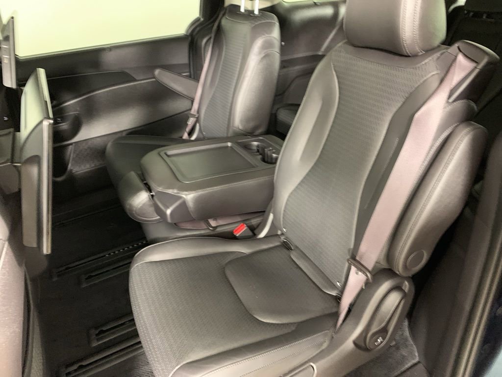 Used 2025 Kia Carnival SX Prestige image 37