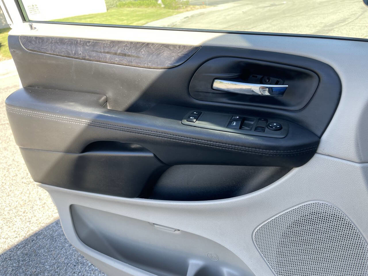 Used 2013 Dodge Grand Caravan SE image 21