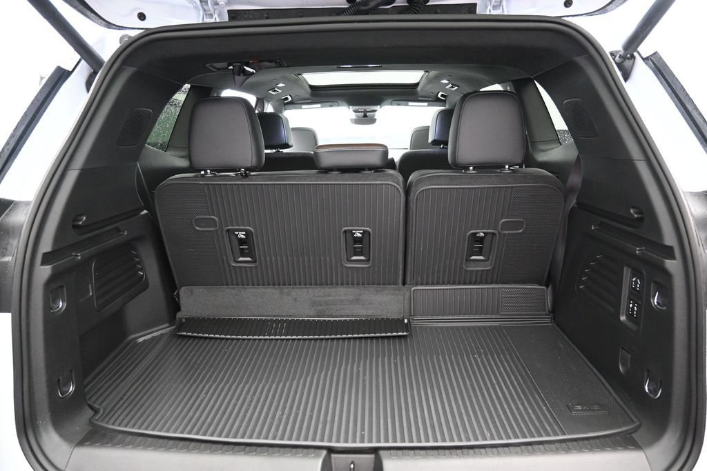 Used 2026 GMC Acadia Denali Ultimate w/ LPO, Floor Liner Package AWD/4WD image 32