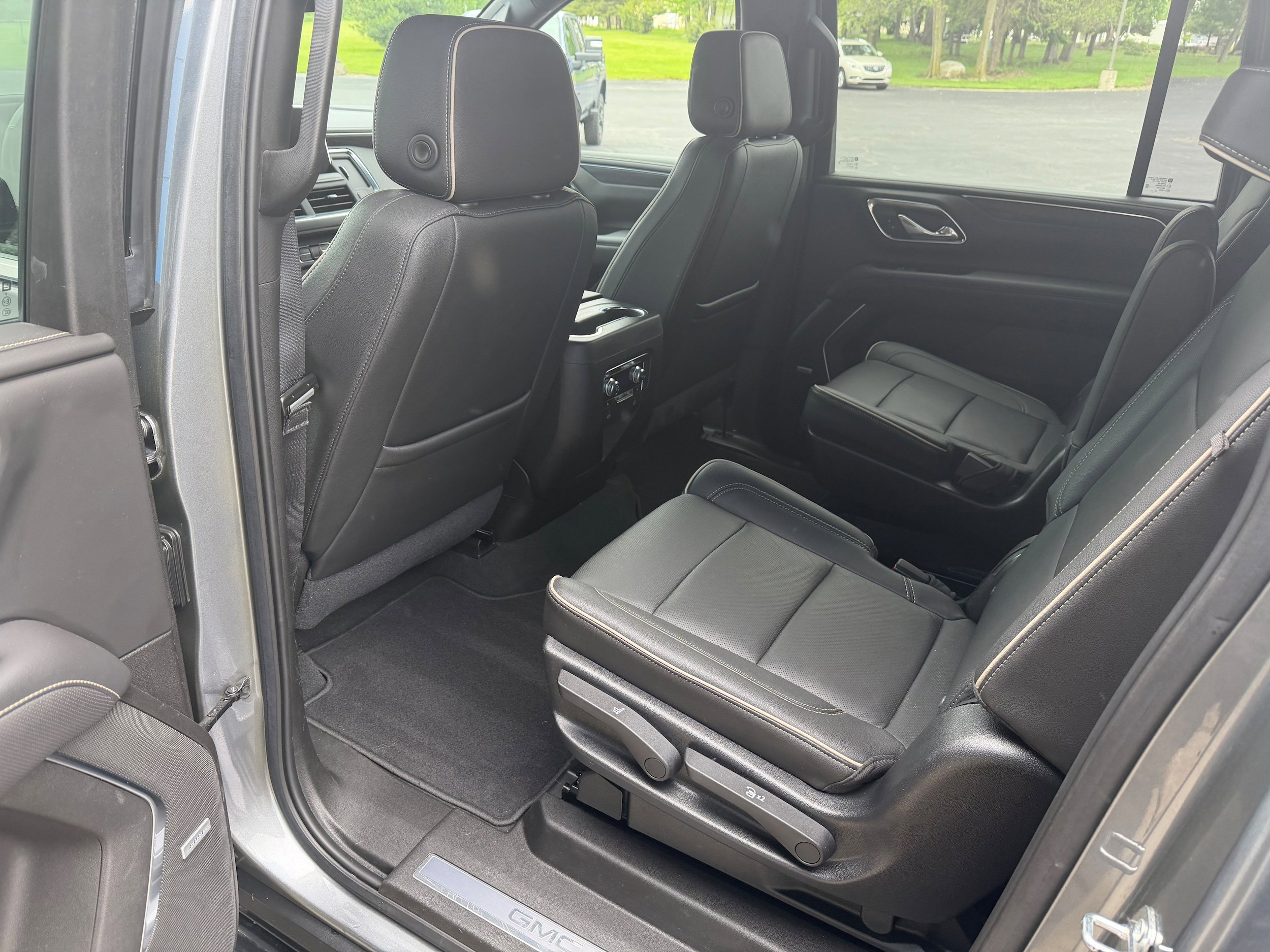 Used 2021 GMC Yukon XL SLT w/ SLT Premium Package AWD/4WD image 23