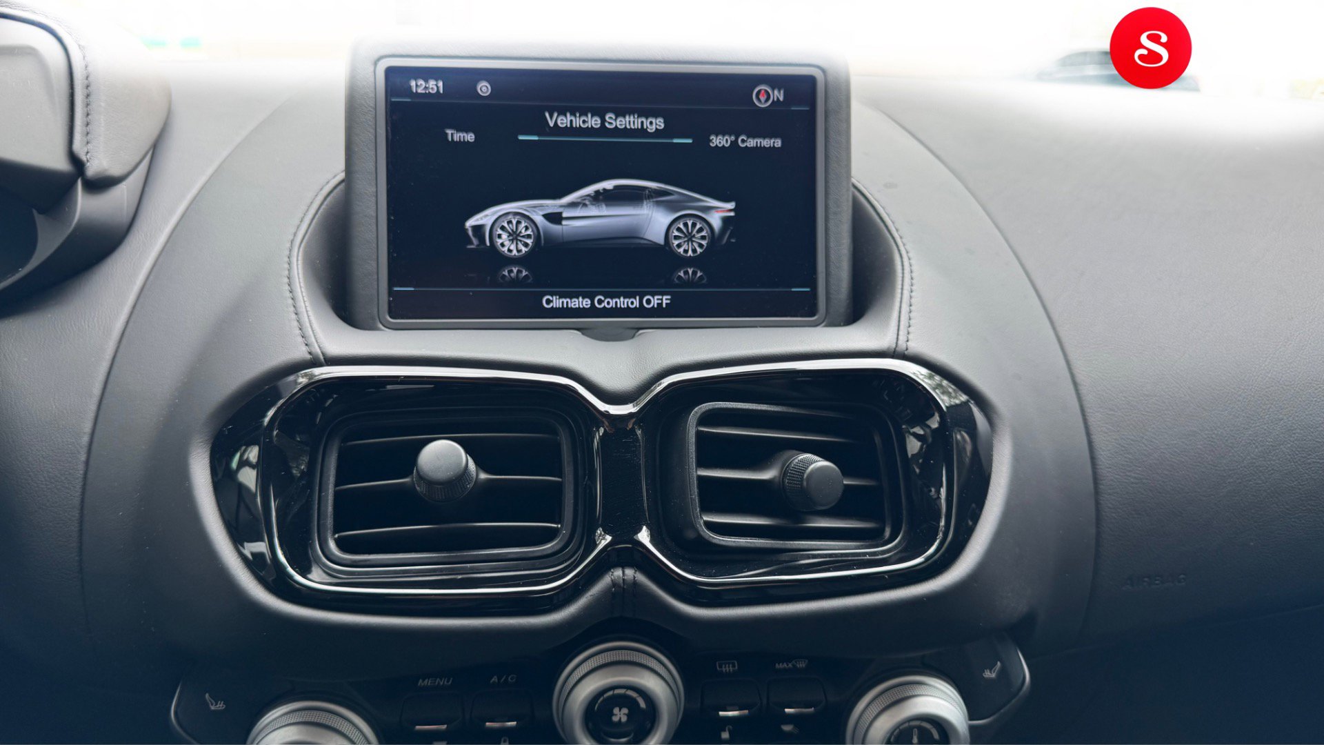 Used 2019 Aston Martin V8 Vantage Coupe image 16