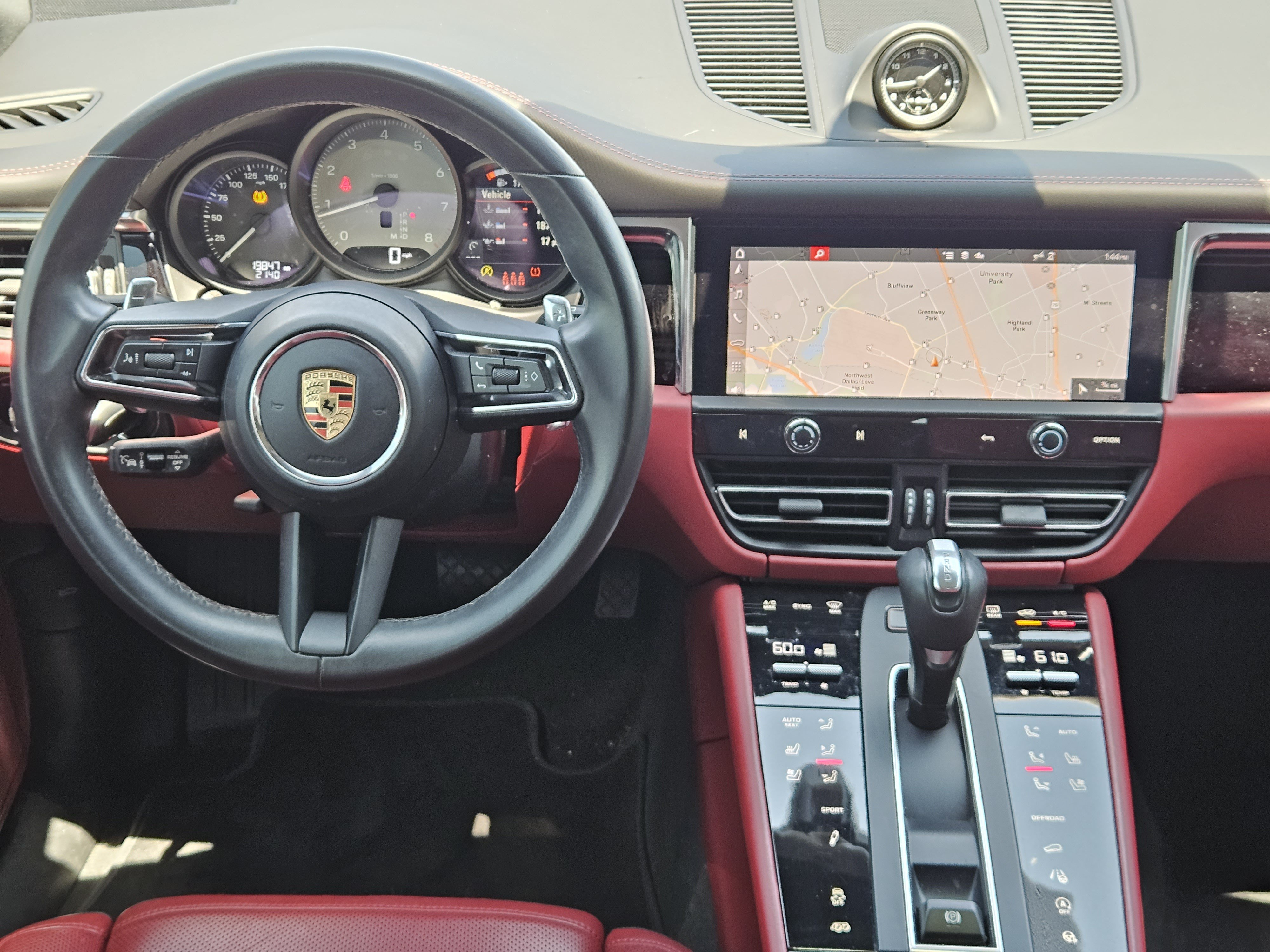 Certified 2024 Porsche Macan S AWD/4WD image 25