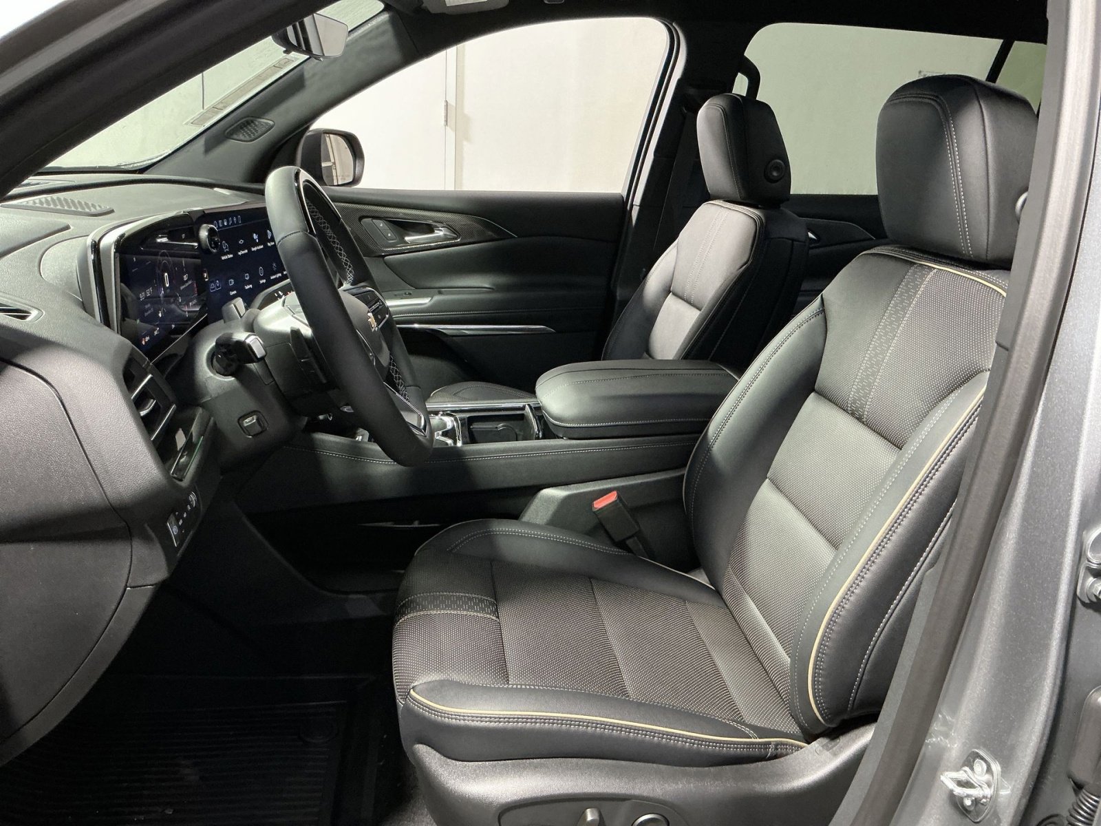 New 2026 Chevrolet Traverse High Country w/ LPO, Floor Liner Package image 21