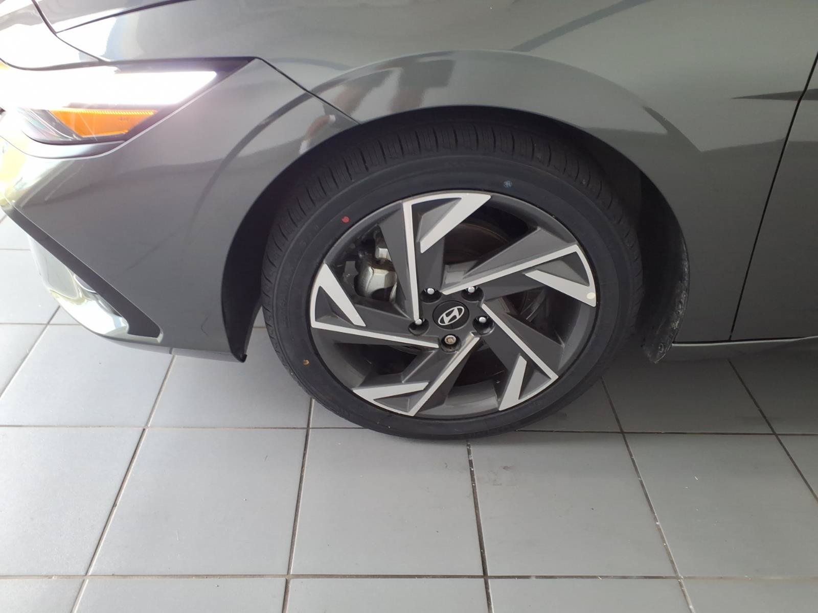 Certified 2024 Hyundai Elantra SEL w/ Convenience Package FWD image 9