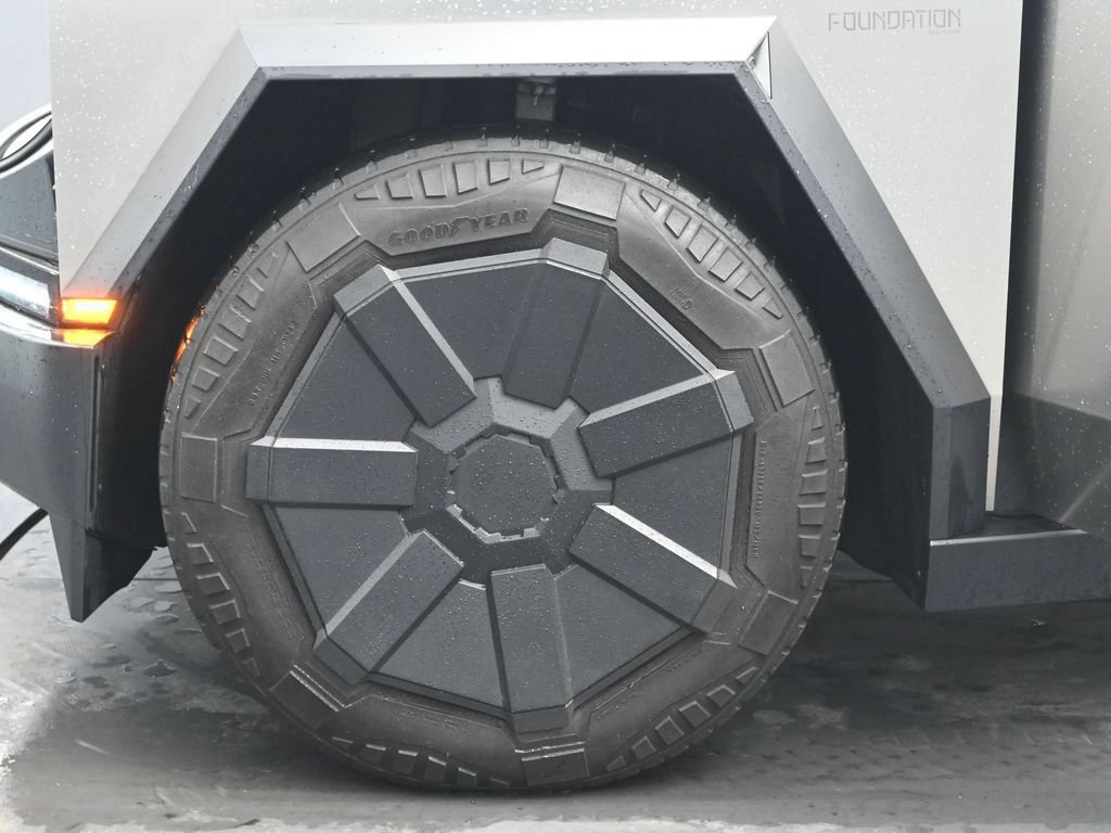 Used 2024 Tesla Cybertruck Cyberbeast AWD/4WD image 27