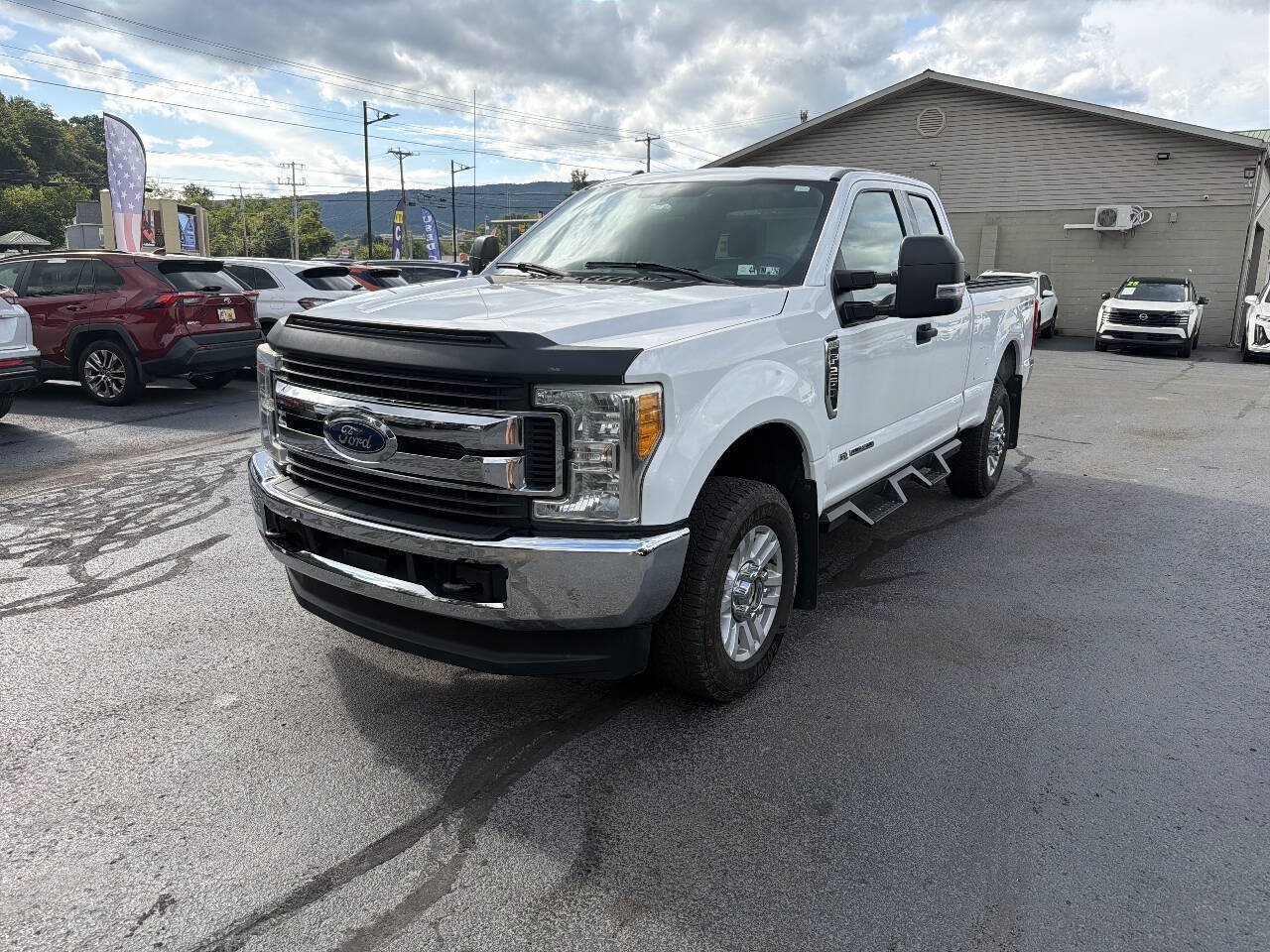 Used 2017 Ford F250 XLT AWD/4WD image 4