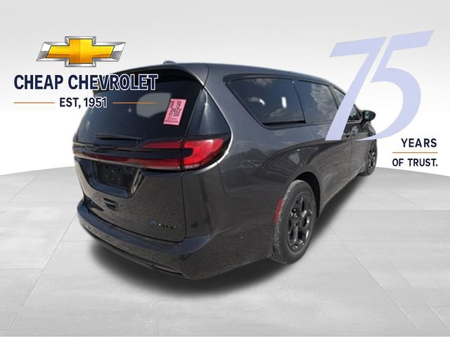 Used 2022 Chrysler Pacifica Touring-L w/ Uconnect Theater Family Group FWD image 6