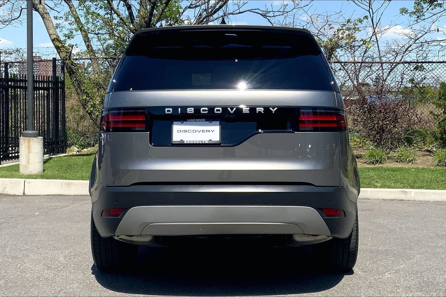 Used 2025 Land Rover Discovery S AWD/4WD image 4