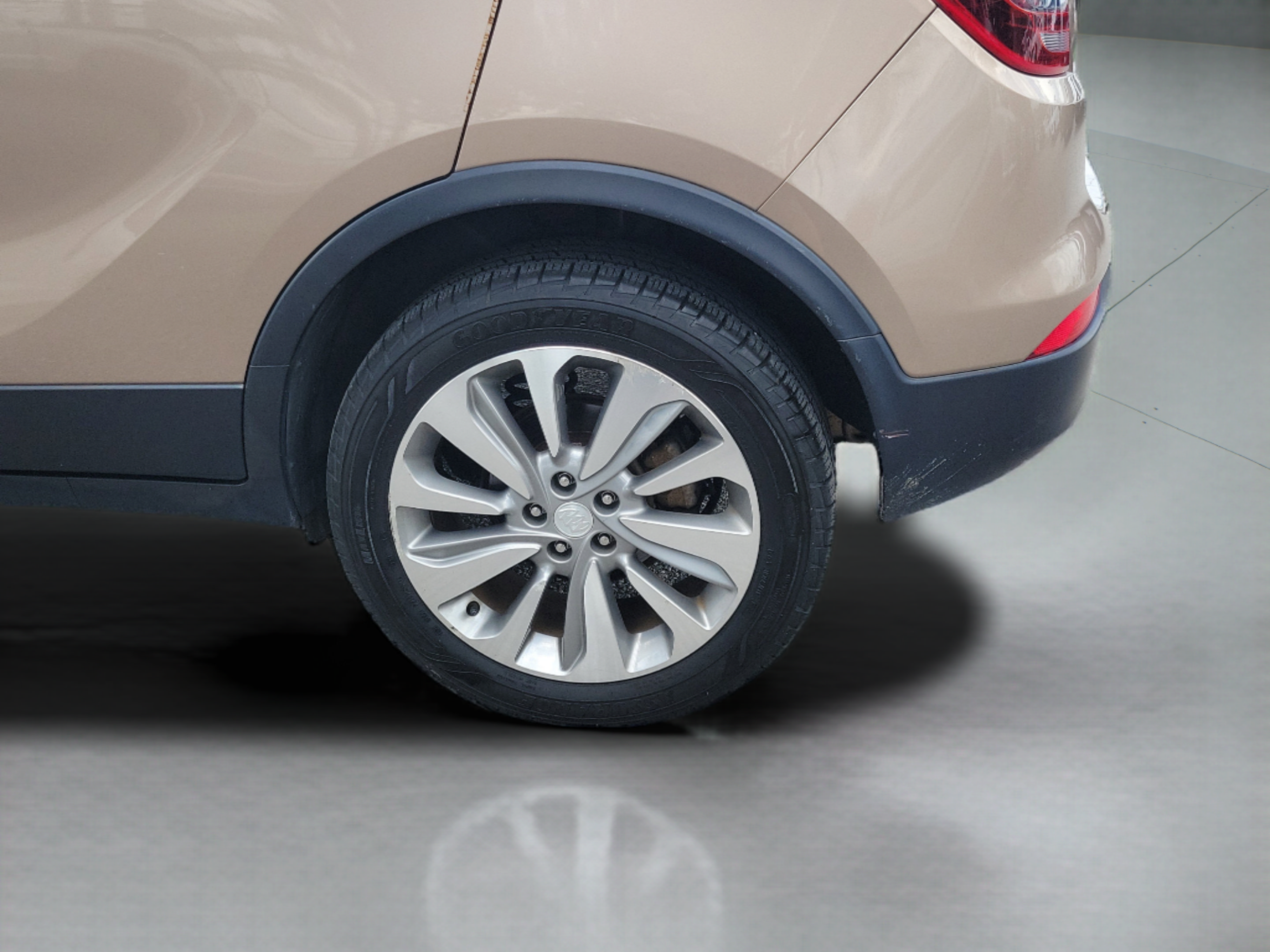 Used 2018 Buick Encore Preferred FWD image 31
