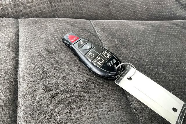 Used 2012 Dodge Grand Caravan SXT image 11