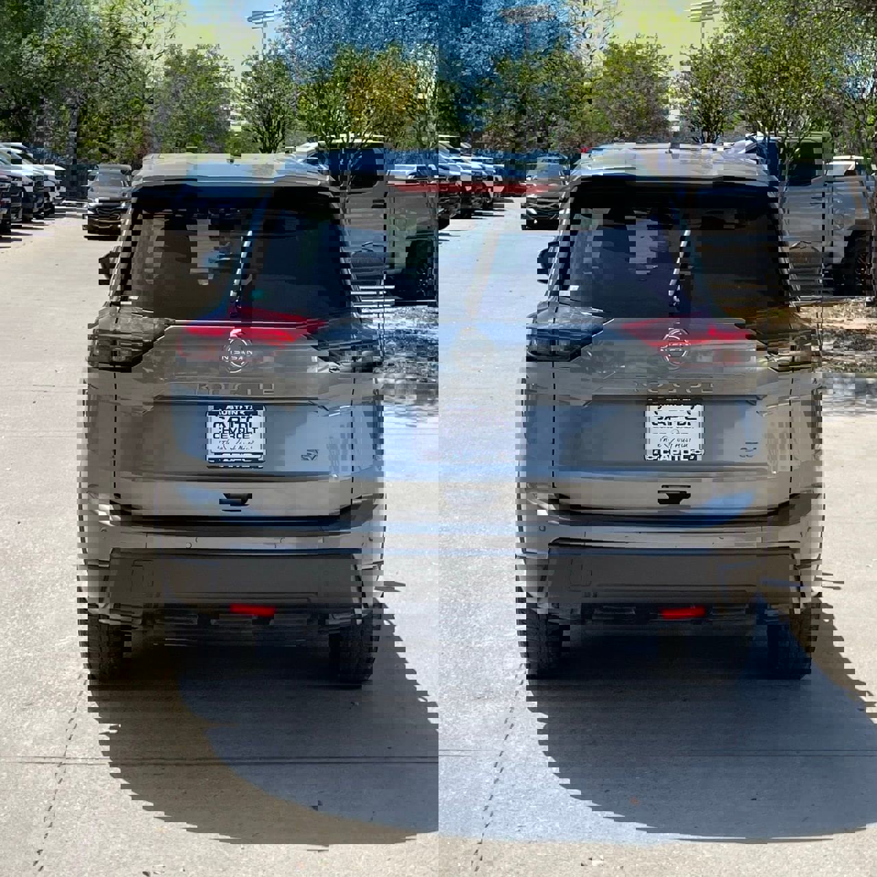 Used 2024 Nissan Rogue SV image 5