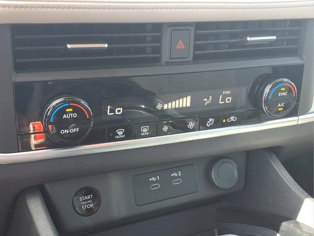 Used 2025 Nissan Rogue SV FWD image 9