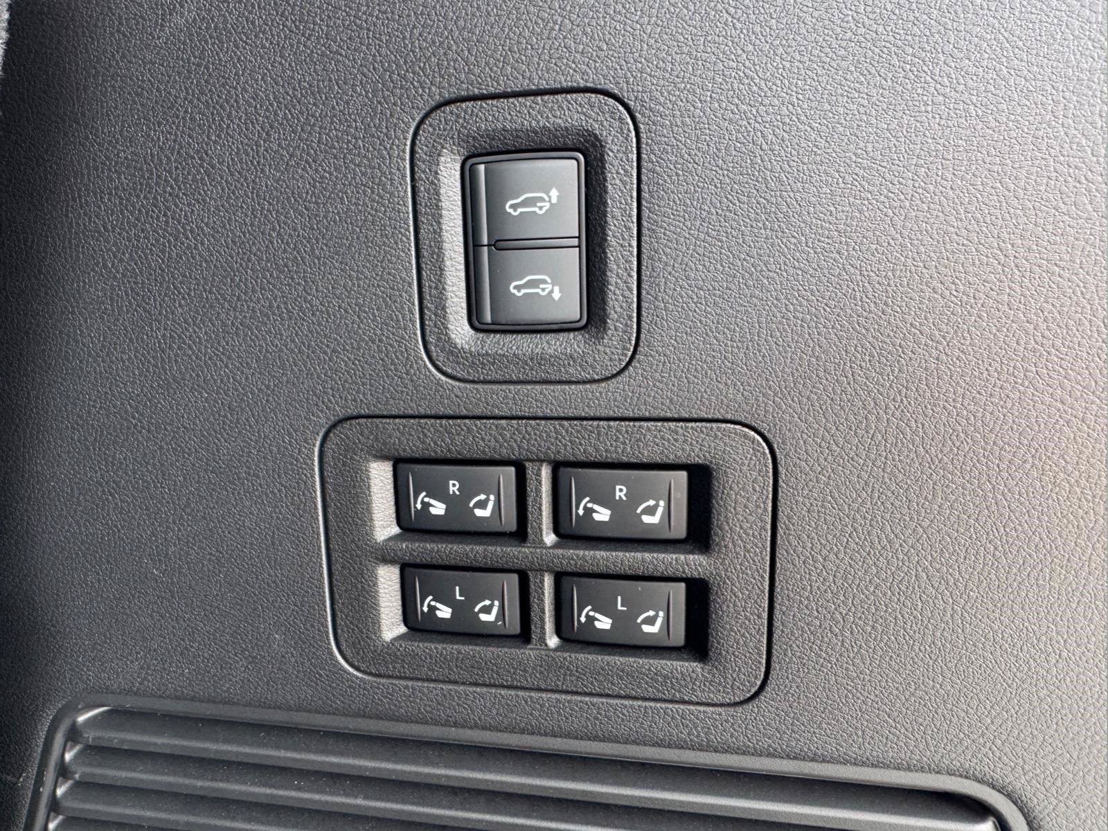 Used 2025 INFINITI QX80 Sensory AWD/4WD image 12