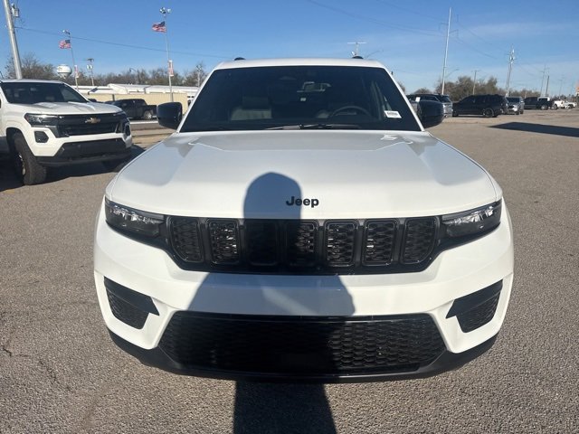 New 2025 Jeep Grand Cherokee Altitude image 2