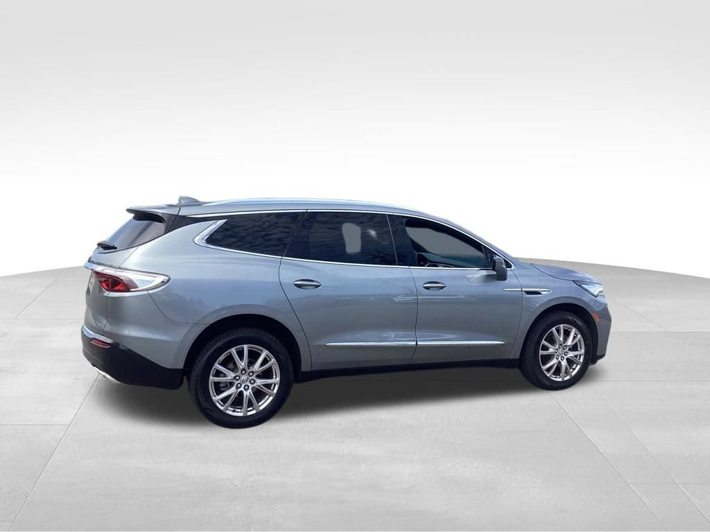Used 2023 Buick Enclave Essence AWD/4WD image 7