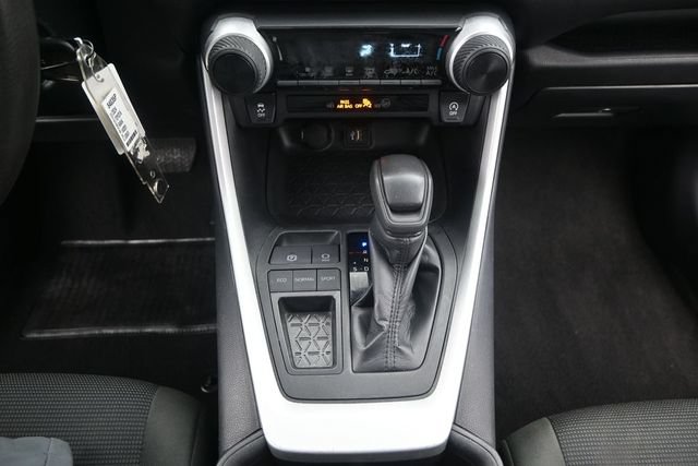 Used 2024 Toyota RAV4 LE FWD image 7