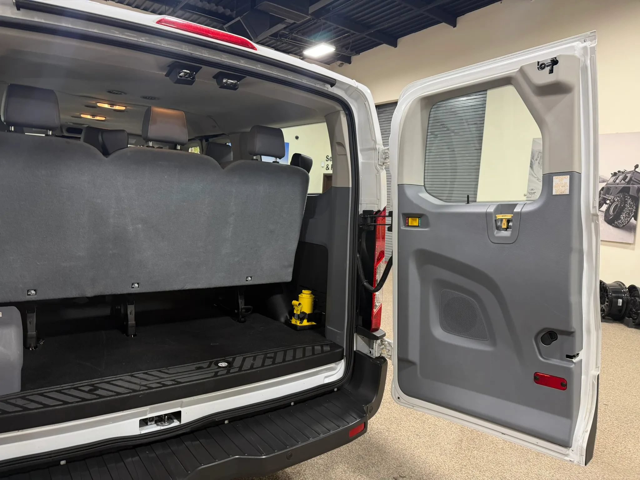 Used 2018 Ford Transit 150 XL RWD image 24