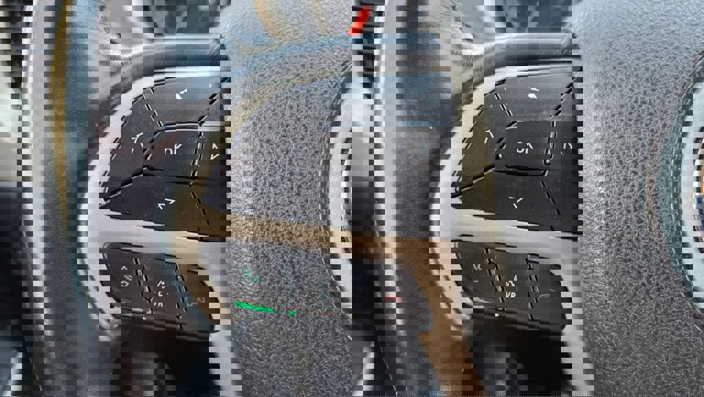 Used 2018 Jeep Cherokee Limited image 17