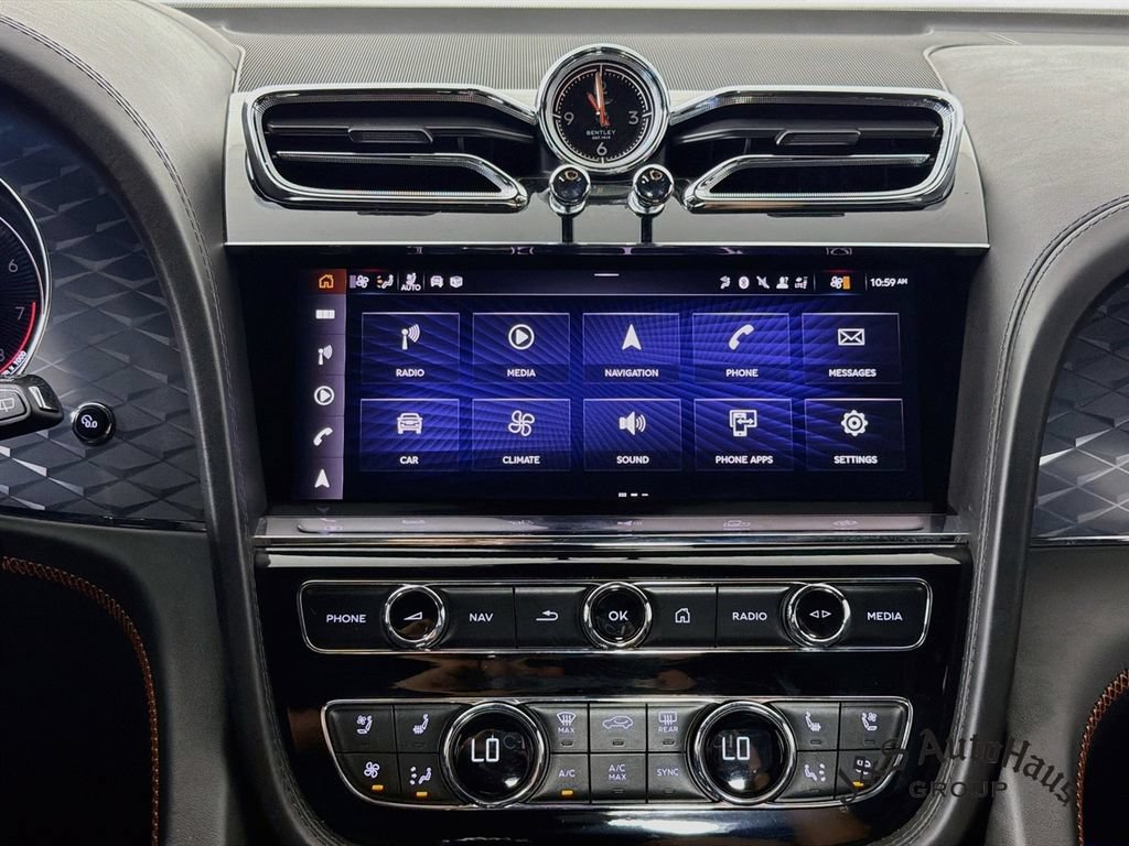 Used 2022 Bentley Bentayga AWD/4WD image 17