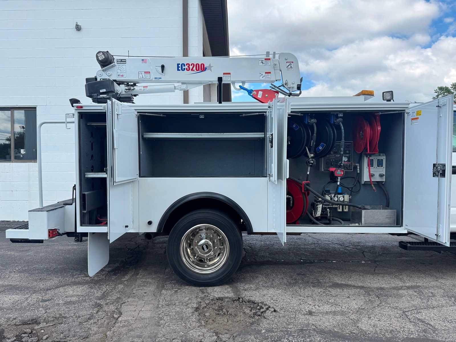 Used 2018 Ford F550 4x4 Regular Cab Super Duty image 16