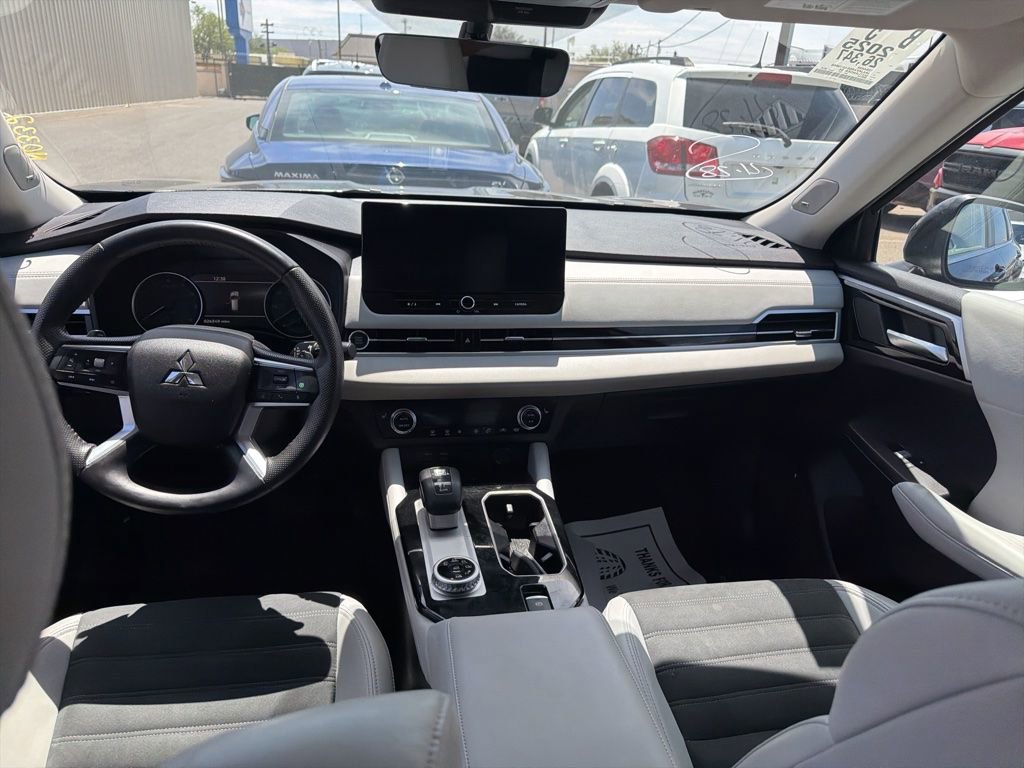 Used 2025 Mitsubishi Outlander SE AWD/4WD image 19