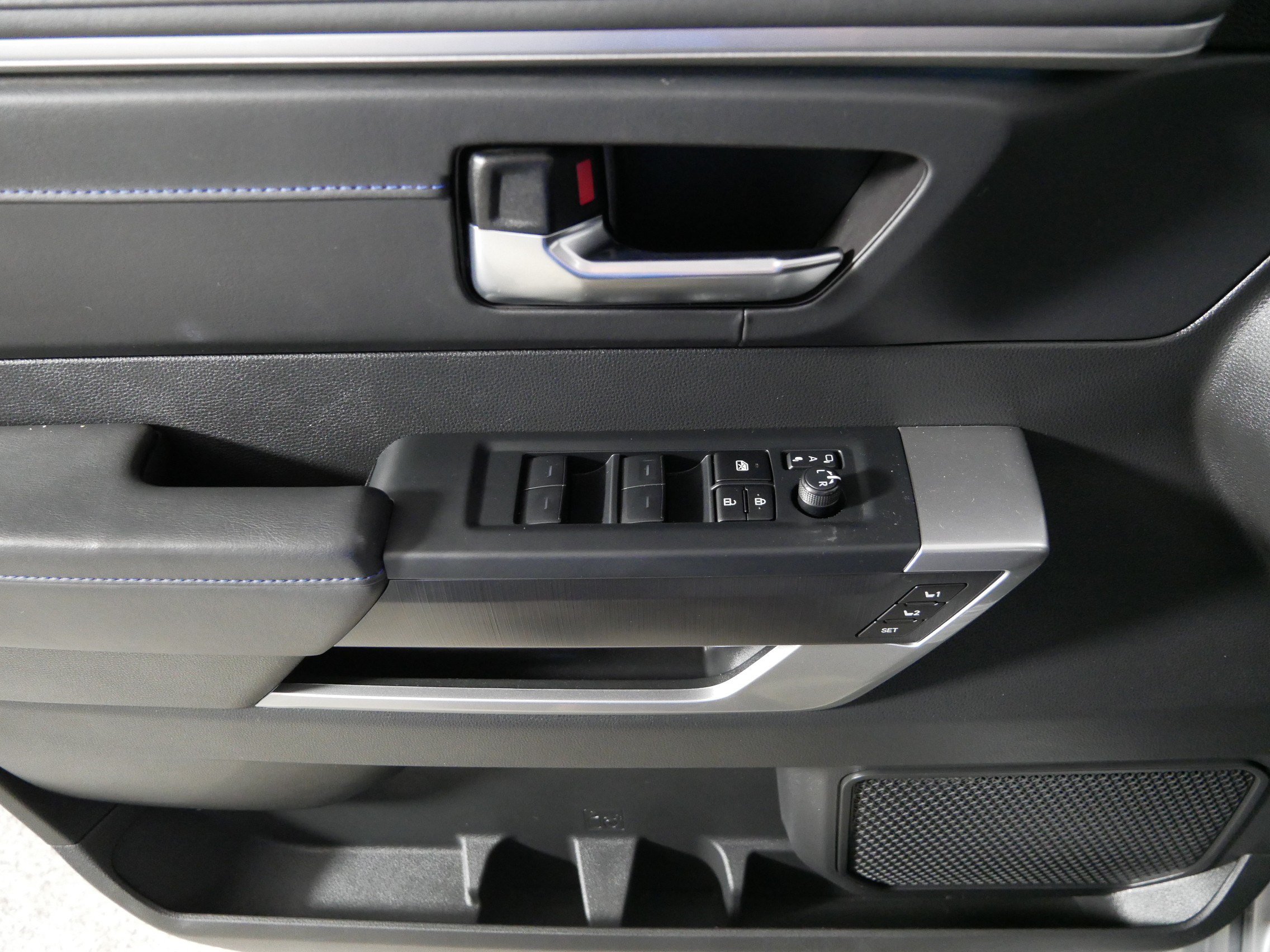 Used 2025 Toyota Tundra Platinum AWD/4WD image 19