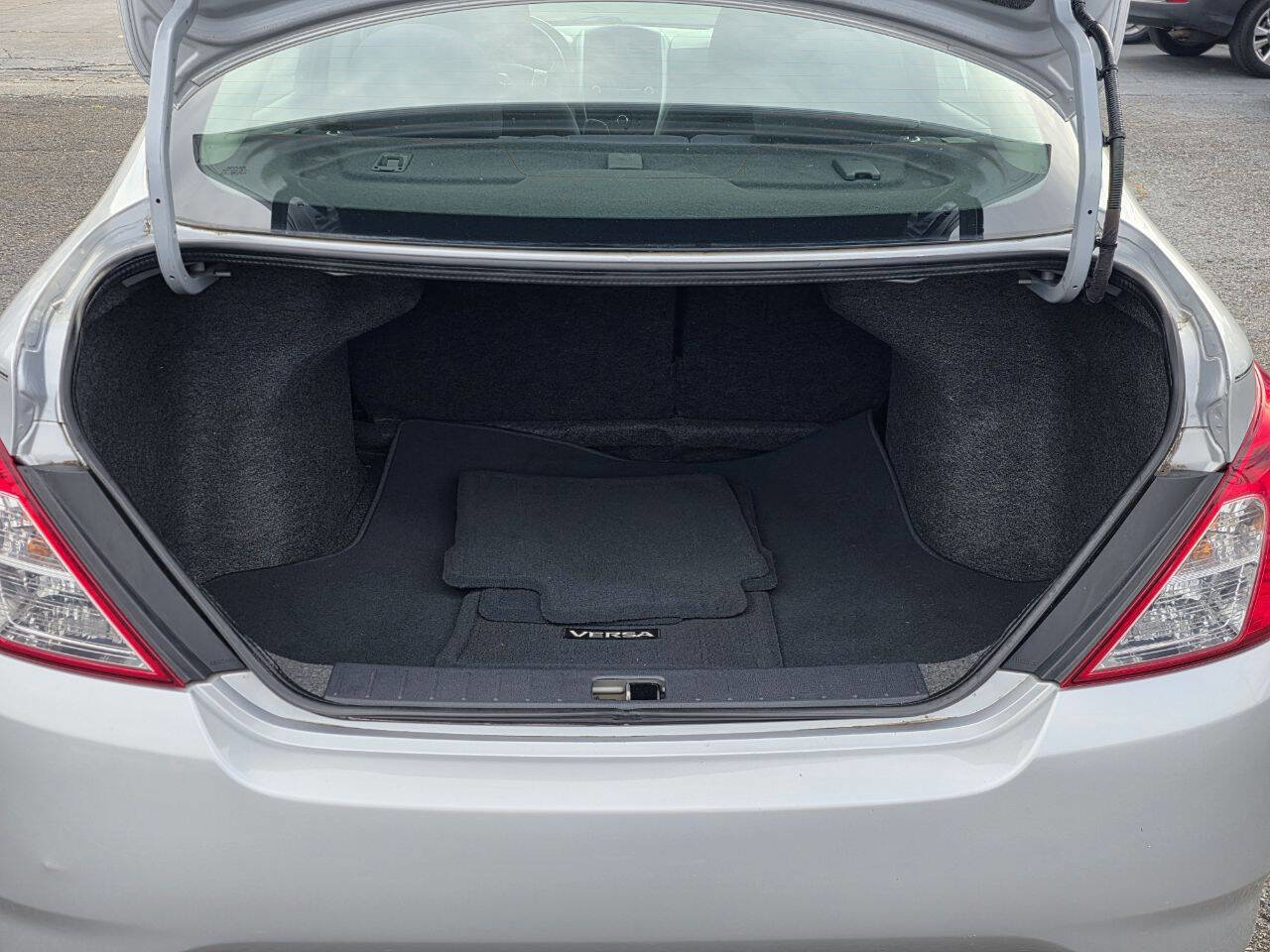 Used 2016 Nissan Versa SV image 18