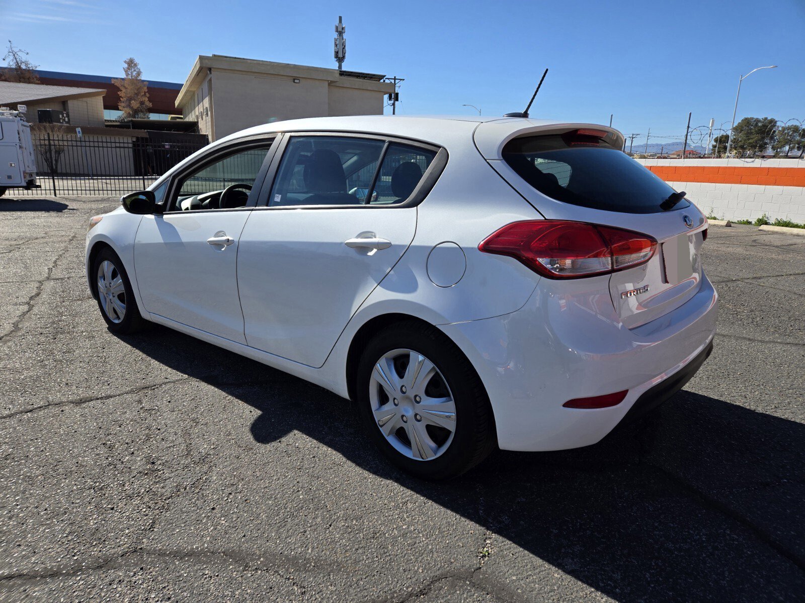Used 2016 Kia Forte LX image 3