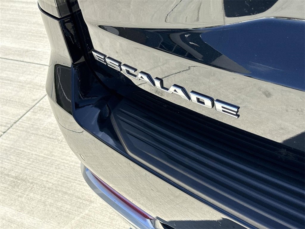 Used 2024 Cadillac Escalade ESV Premium Luxury image 31