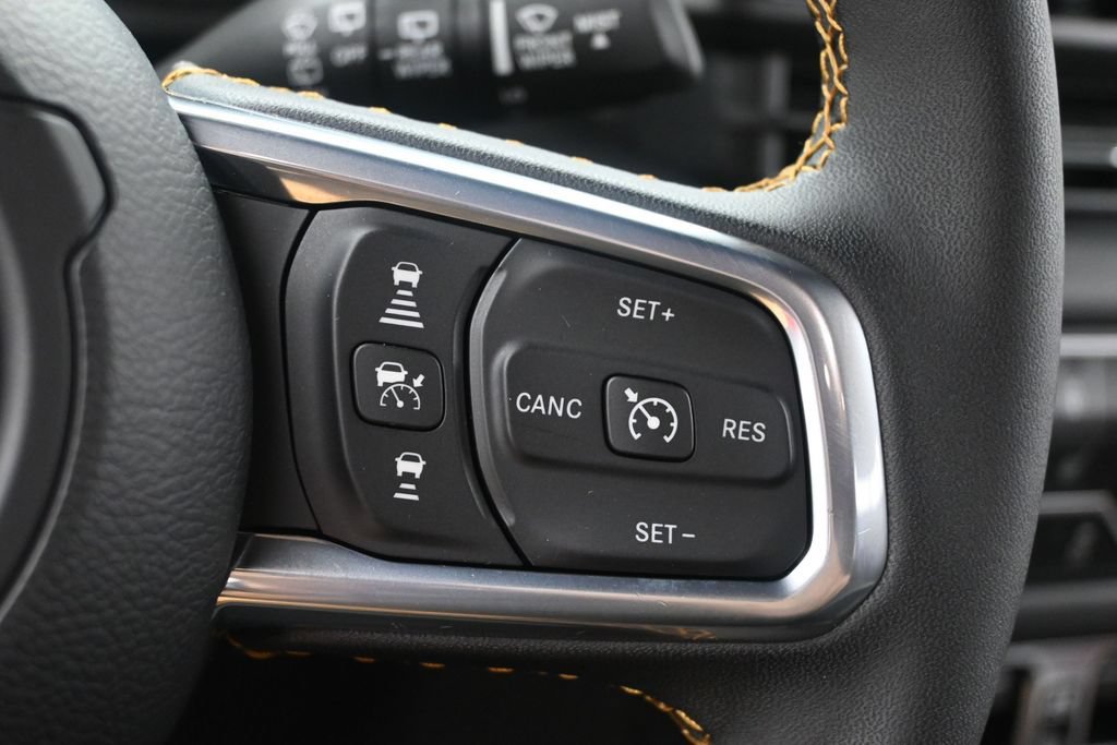 Used 2024 Jeep Wrangler Unlimited Sahara w/ Technology Group AWD/4WD image 30