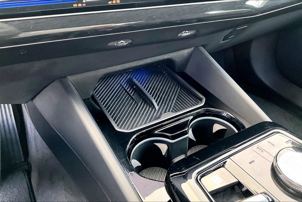 Used 2025 BMW 530i w/ Premium Package RWD image 32