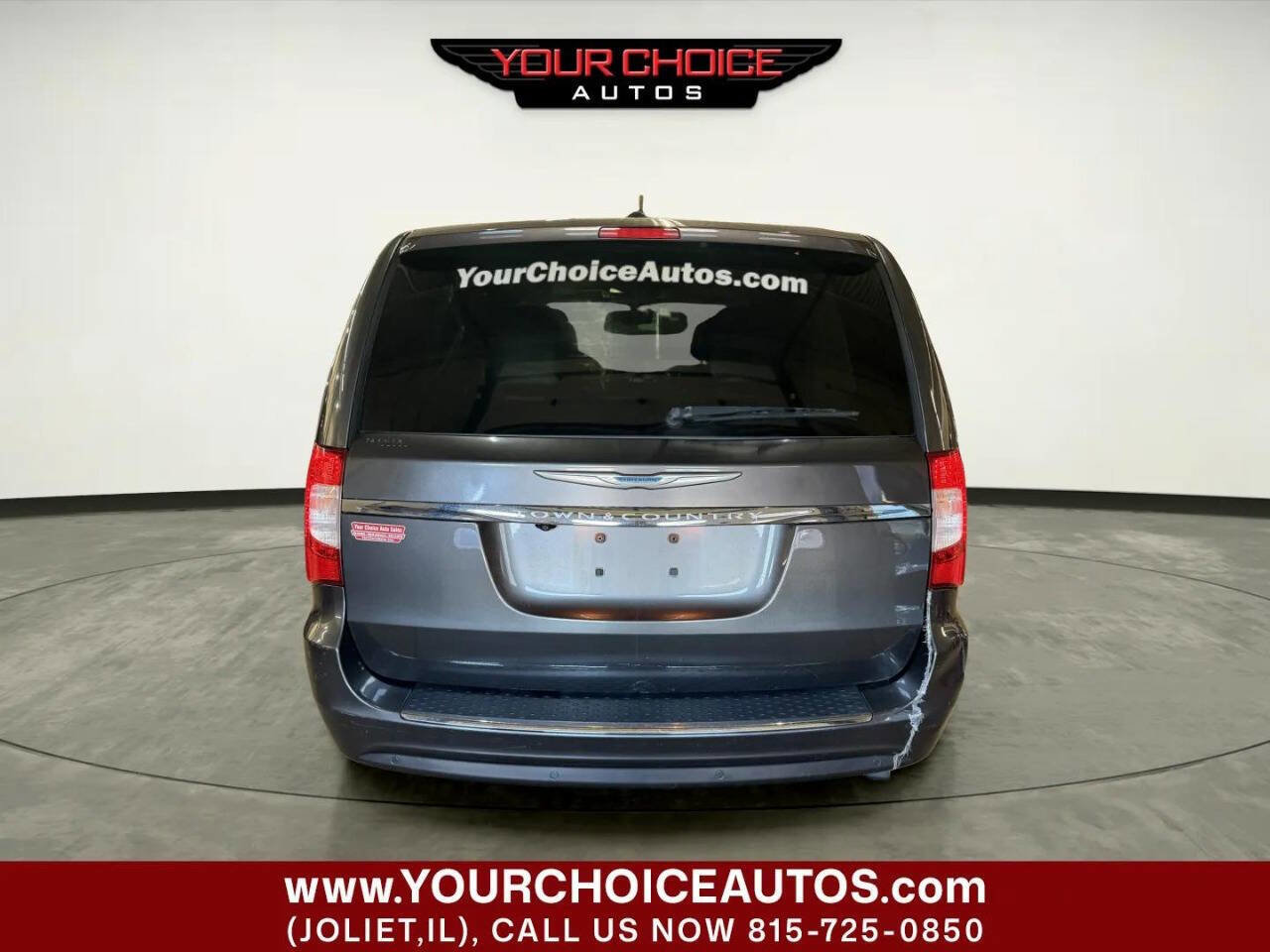 Used 2014 Chrysler Town & Country Touring-L image 4