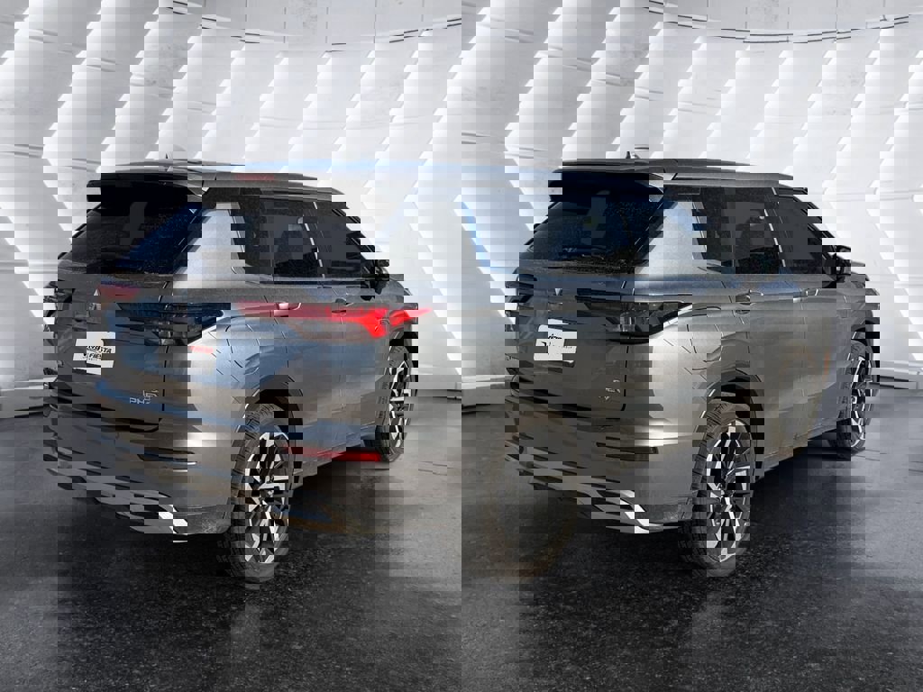 Used 2024 Mitsubishi Outlander SE image 4