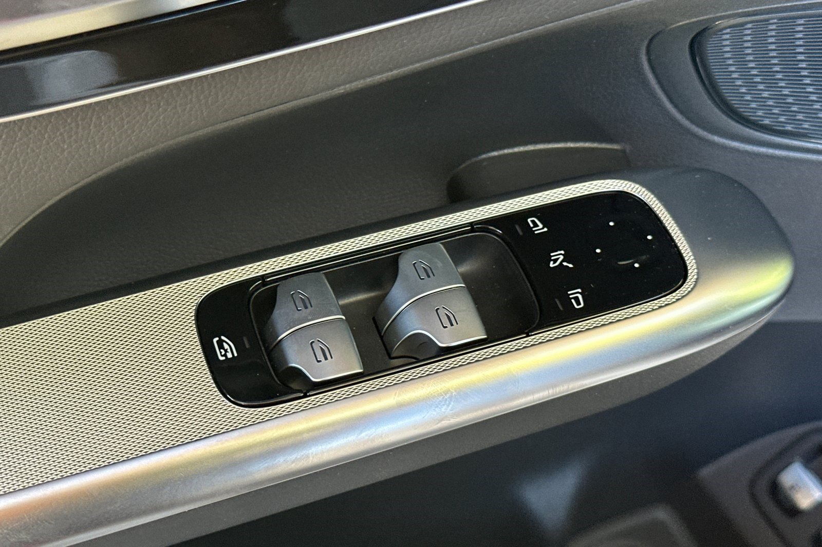 Certified 2025 Mercedes-Benz GLC 350e 4MATIC image 14