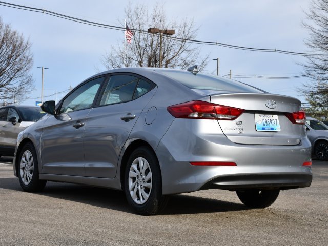 Used 2017 Hyundai Elantra SE w/ Cargo Package image 5