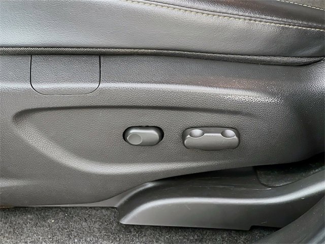 Used 2020 Chevrolet Trax LT w/ LT Convenience Package image 11